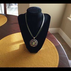 Short silver necklace w green stones